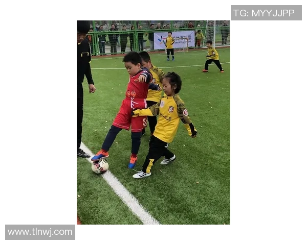 小小足球明星的梦想画卷幼儿绘画展示他们的激情与创意