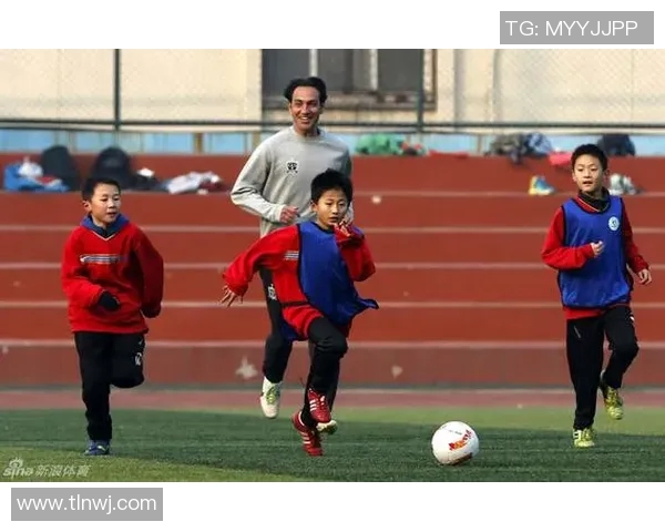 东方晟的足球传奇:从草根少年到世界明星的奋斗历程与心路历程